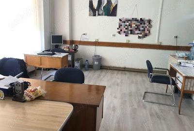 Spațiu comercial, de 25 mp, în Central - 6