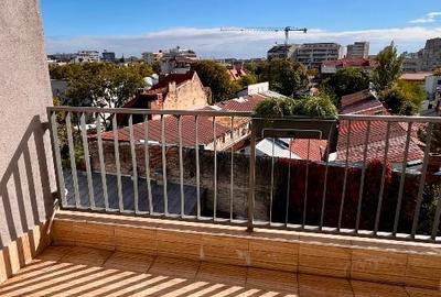 Vând apartament de 3 camere cu suprafață de 66 mp plus balcon de 4 mp - 8