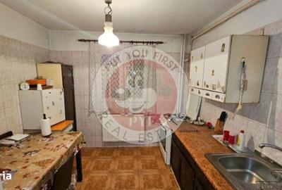 Apartament cu 3 camere semidecomandat în Rahova - 3