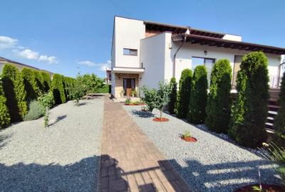 Duplex cu 4 camere cu Canalizare în Cetate - 1