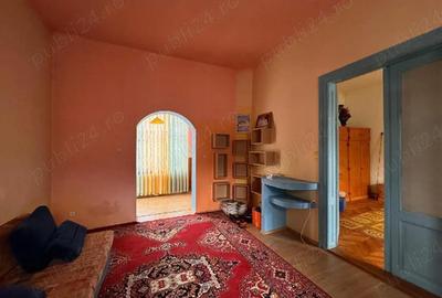 Spațiu comercial, de 60 mp, în Central - 8