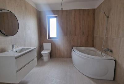 Casă cu 4 camere cu Teren 250 Mp în Moșnița Nouă