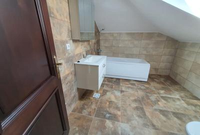Casă individuală cu 6 camere cu Canalizare în Centru Civic - 18