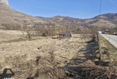 Teren de 2214 mp, în Vălișoara