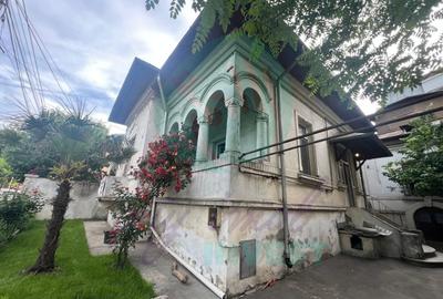 Casă individuală cu 6 camere cu Canalizare în Parcul Carol - 1