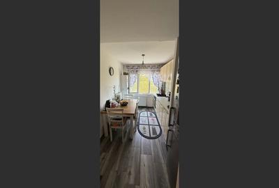 Apartament spațios cu 4 camere de vânzare în Micro 16 - Galați - 11