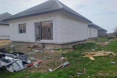 Casă individuală cu 3 camere în Sud