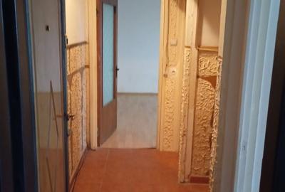 Propietar,vand apartament 2 camere semidecomandat in Constanta, Str.IL Caragiale - 7