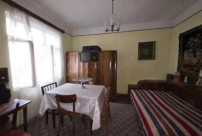 Casă cu 3 camere în Central
