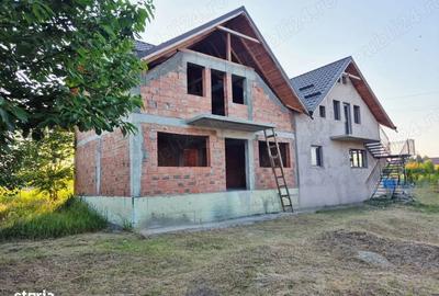 Casa tip duplex in Lunca Cetatuii (la ro?u)
