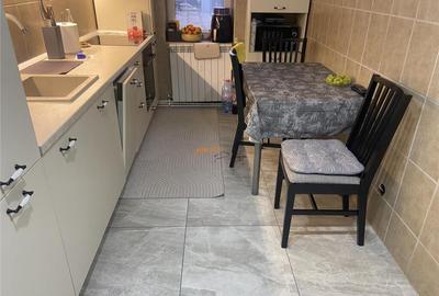 Apartament 3 camere, zona Liceul Economic -str Longinescu , - 1