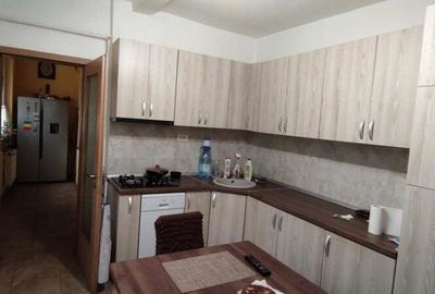 Proprietar vand casa 5 camere D+P+M, zona Traian Proprietar vand casa 5 camere D+P+M, zona Traian - 4
