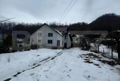 Casă cu 4 camere cu Teren 810 Mp în Central - 2