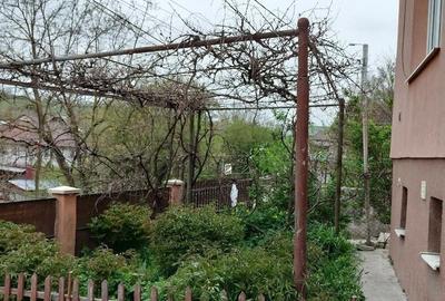 Casă cu 2 camere cu Teren 370 Mp în Central