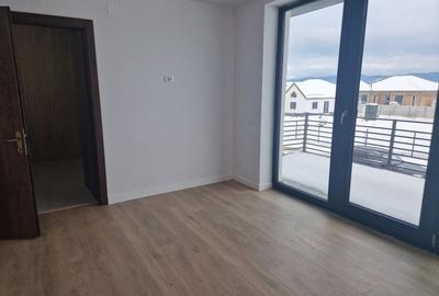 Casă individuală cu 4 camere cu Canalizare în Cristian - 1