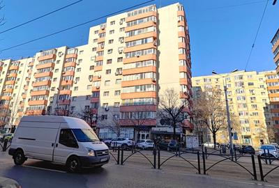 Apartament cu 4 camere semidecomandat în Moșilor