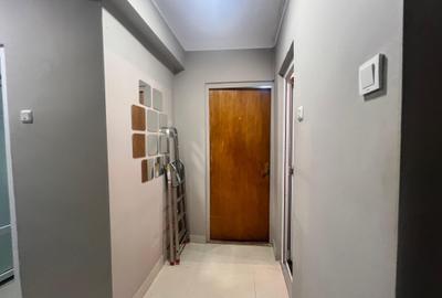 Centru apartament 3 camere renovat etajul 1 vedere stradala - 16