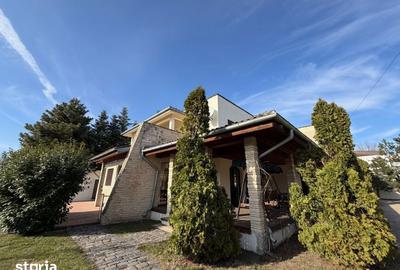 Casă cu 9 camere cu Teren 1220 Mp în Central