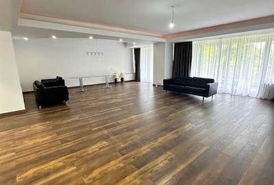 Apartament cu 4 camere decomandat în Herăstrău