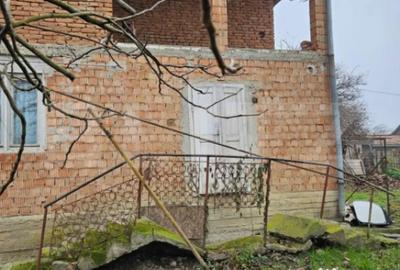 Casă cu 4 camere cu Teren 976 Mp în Luna - 9