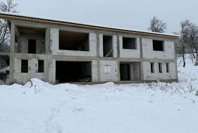 Casă cu 5 camere cu Teren 8800 Mp în Central - 2