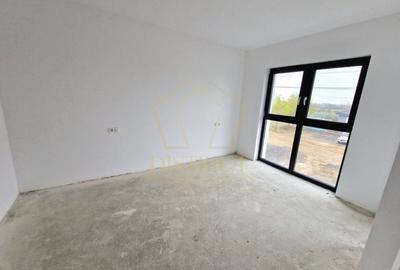 Duplex spatios despartit prin camera tehnica cu 5 camere | Urseni - 2