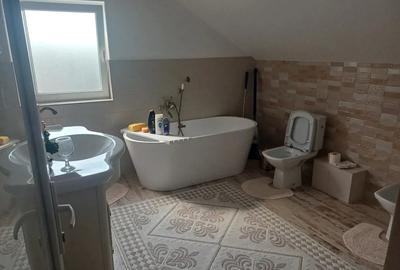 Vand casa in Horia