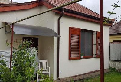 Casă cu 5 camere în P-ța Doina - 10