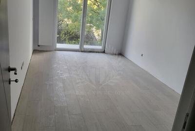 // 2 CAMERE// WHITE TOWER// - 2