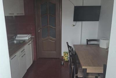 Apartament cu 3 camere decomandat în 9 Mai - 2