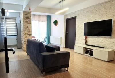 Apartament cu 3 camere semidecomandat în Decebal