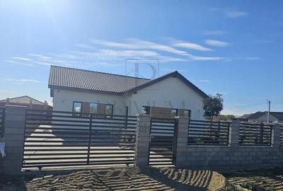 Casa individuala - personalizare interioara - toate utilitatile - 2