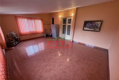 Casă cu 7 camere cu Teren 938 Mp în Orașul de Jos - 5