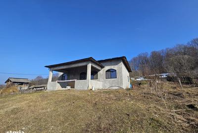 Casă cu 4 camere cu Canalizare în Boțești - 10