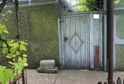 Teren 380 mp cu casa demolabila Chercea latime 17m ,132 eur - 1