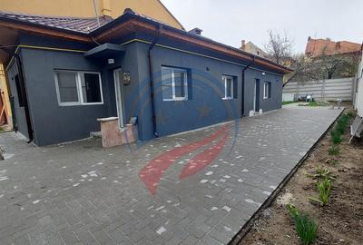 Casa cu 3 camere in zona Centrala - 1