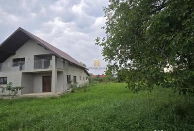 Casă cu 5 camere cu Teren 1483 Mp în Mitocu Dragomirnei - 8