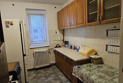 Vand sau inchiriez apartament 2 camere semidecomandat 4 4 Tomis 2, Cri?anei 65A - 2