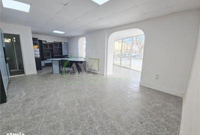 Spațiu comercial, de 66 mp, în Central - 4