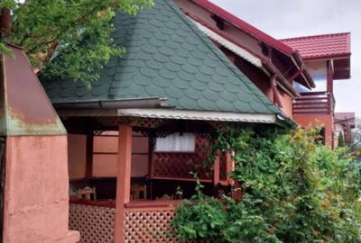 Casă cu 7 camere cu Teren 1330 Mp în Central - 2