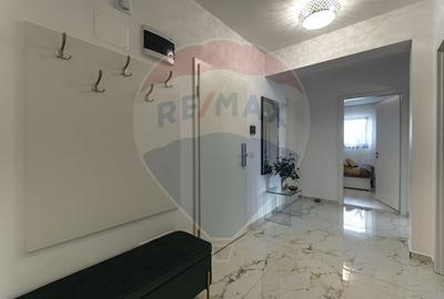 Apartament cu 3 camere decomandat, mobilat în Tractorul - 17