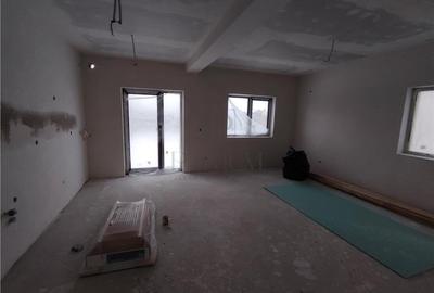 Duplex cu 4 camere cu Canalizare în Moșnița Veche - 4