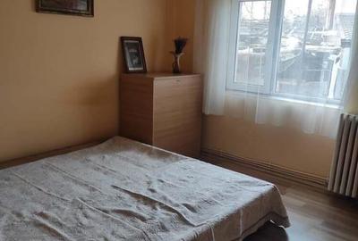 Ap 3 camere la parter cu balcon ?i beci str. Zamfirescu - 18