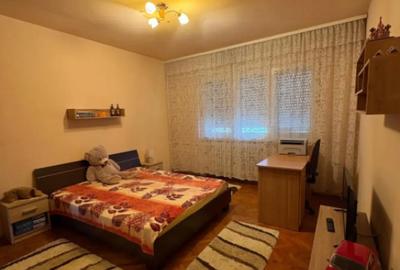 Apartament cu 4 camere decomandat în Central - 3