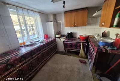 Casă cu 4 camere cu Teren 700 Mp în Dărmănești - 8