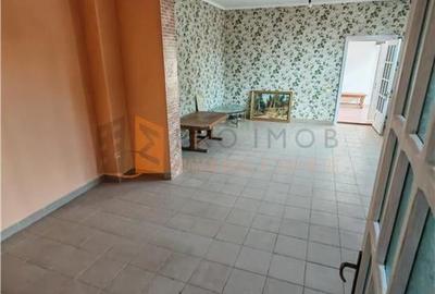 Spatiu comercial si curte privata zona 23 August - 2