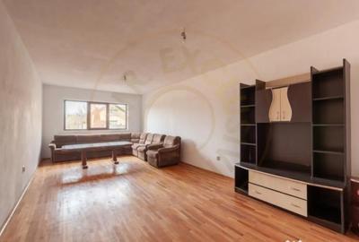 Casă cu 7 camere cu Teren 4563 Mp în Central - 7