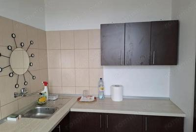 Apartament cu 2 camere semidecomandat în 1 Mai