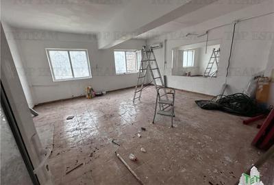 Spatiu Comercial 200 mp + curte 360mp in Crangasi Spatiu Comercial 200 mp + curte 360mp in Crangasi - 1