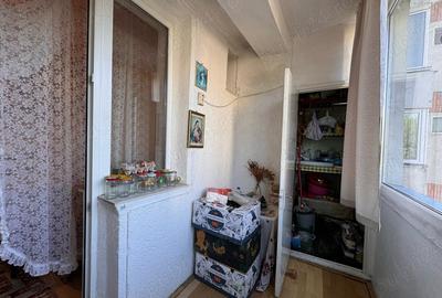 Apartament cu 3 camere decomandat în 22 Decembrie - 12